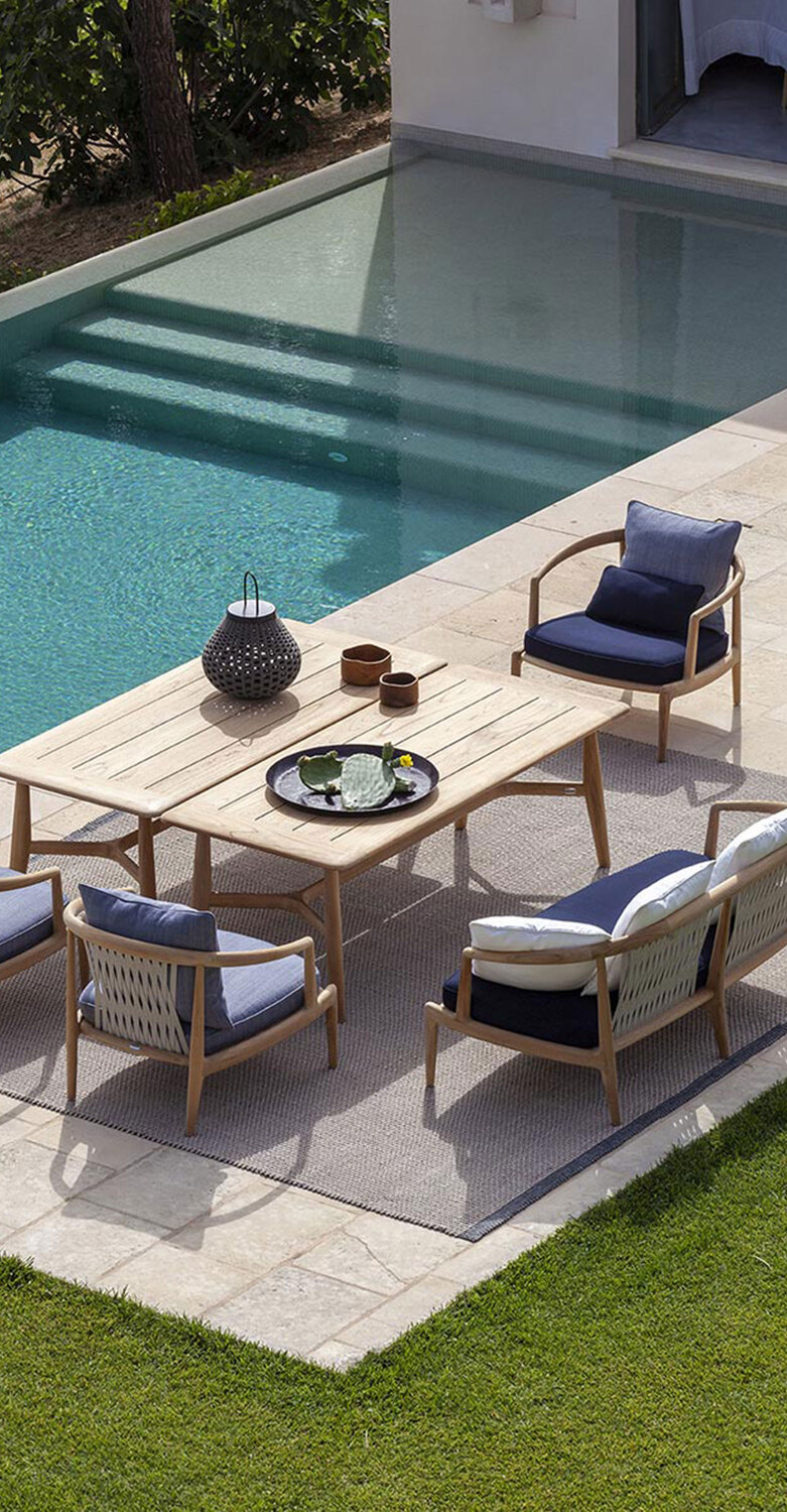 Gli Oggetti| 户外装饰靠垫 Poltrona Frau户外装饰靠垫,鲜艳可拆洗面料,丙烯酸或聚丙烯纱线,撞色细节,意大利奢华工艺