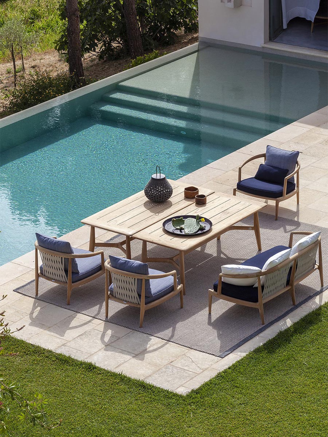 03 outdoor decorative cushions