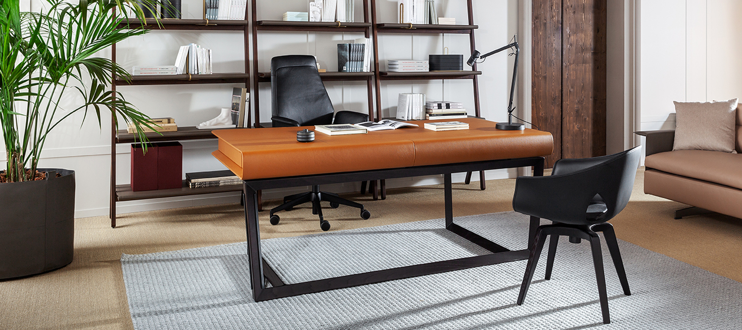 Peek-a-Book | 写字台 Poltrona Frau Peek-a-Book书桌,Pelle Frau® ColorSphere皮革与摩卡色白蜡木,工艺细节,意大利奢华工艺与设计