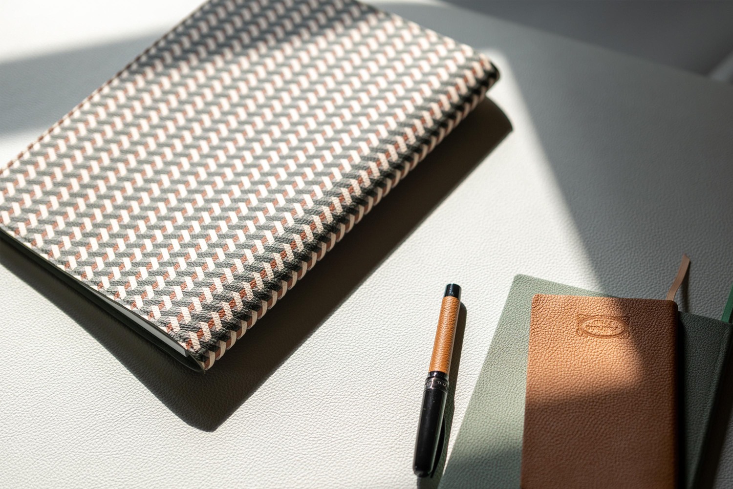 01 pineider poltrona frau a4 notepad holder 01 pineider poltrona frau a4 notepad holder