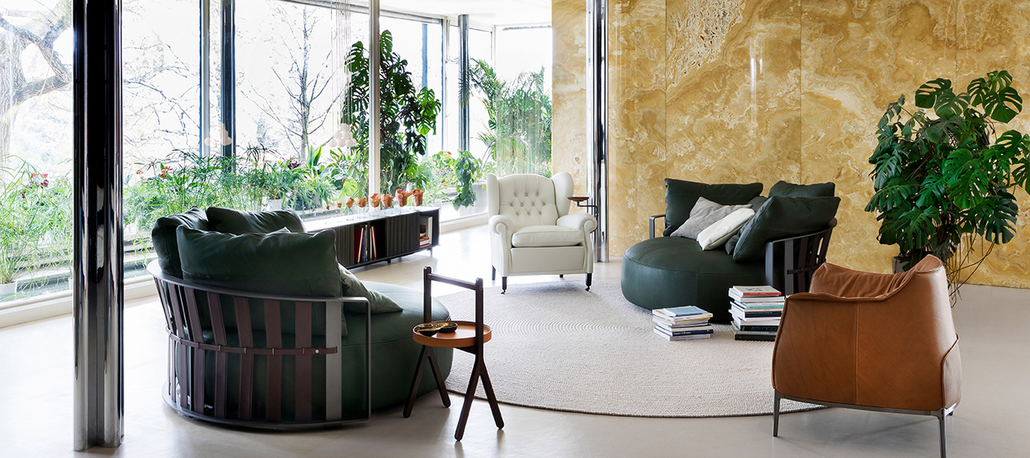 Scarlett | Round sofa Scarlett round sofa by Poltrona Frau in Pelle Frau® leather, burnished steel and leather frame, swivel padded seat, Jean-Marie Massaud design, Italian artisanal excellence