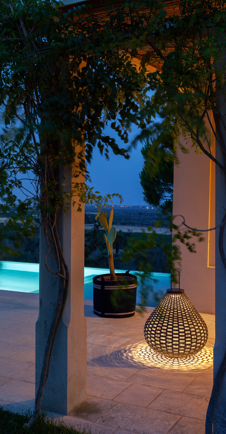 Sparkler | 灯具 Poltrona Frau Sparkler户外灯,手工编织绳配喷涂铝框,意大利奢华设计