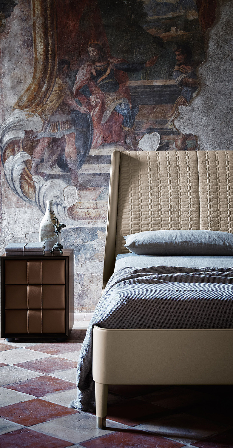 Suzie Wong | 床 Poltrona Frau Suzie Wong 床,Pelle Frau®皮革软包床头,皮革包裹纤细床脚,意大利奢华设计