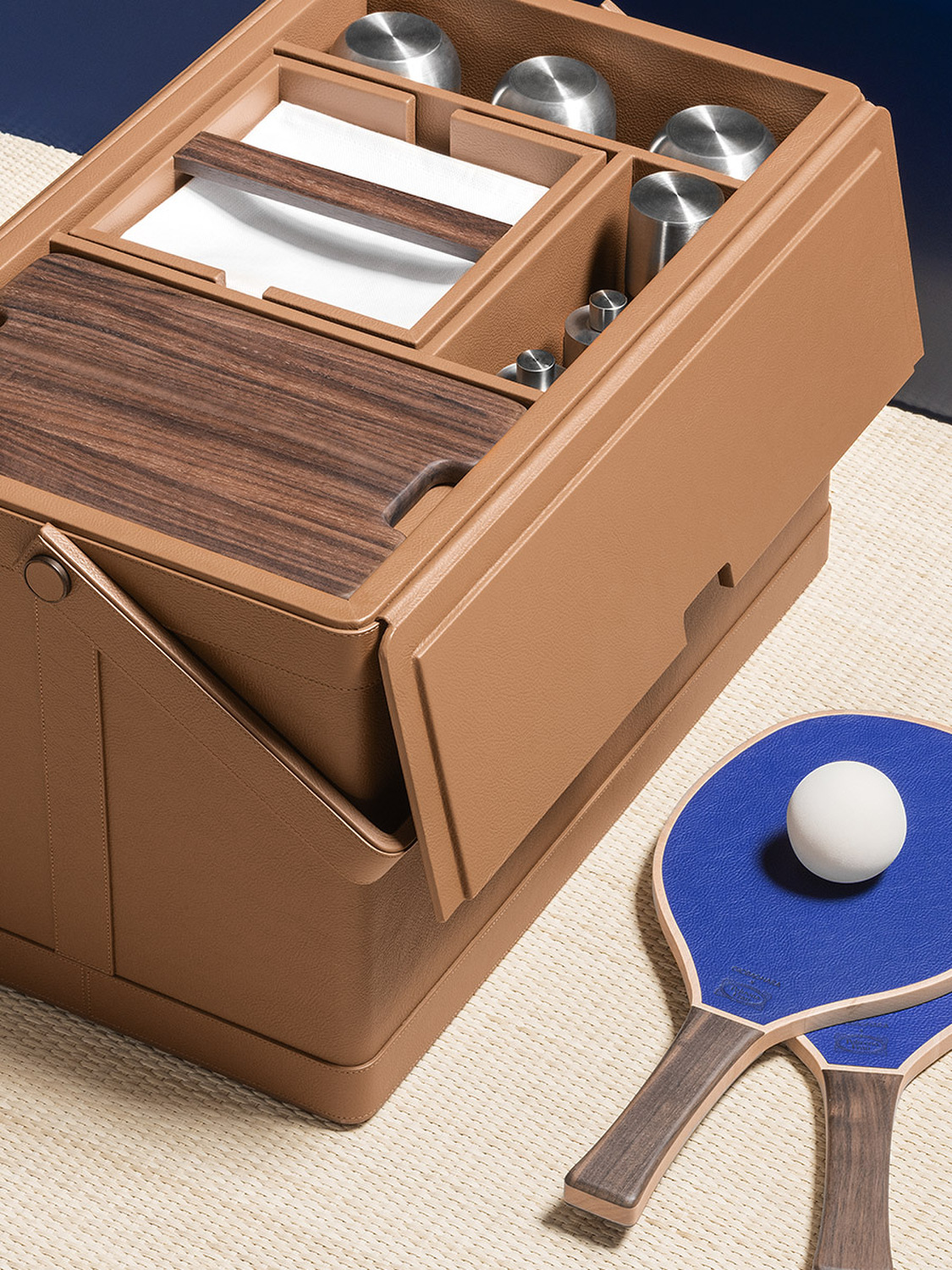 02 tableware picnic basket 02 tableware picnic basket