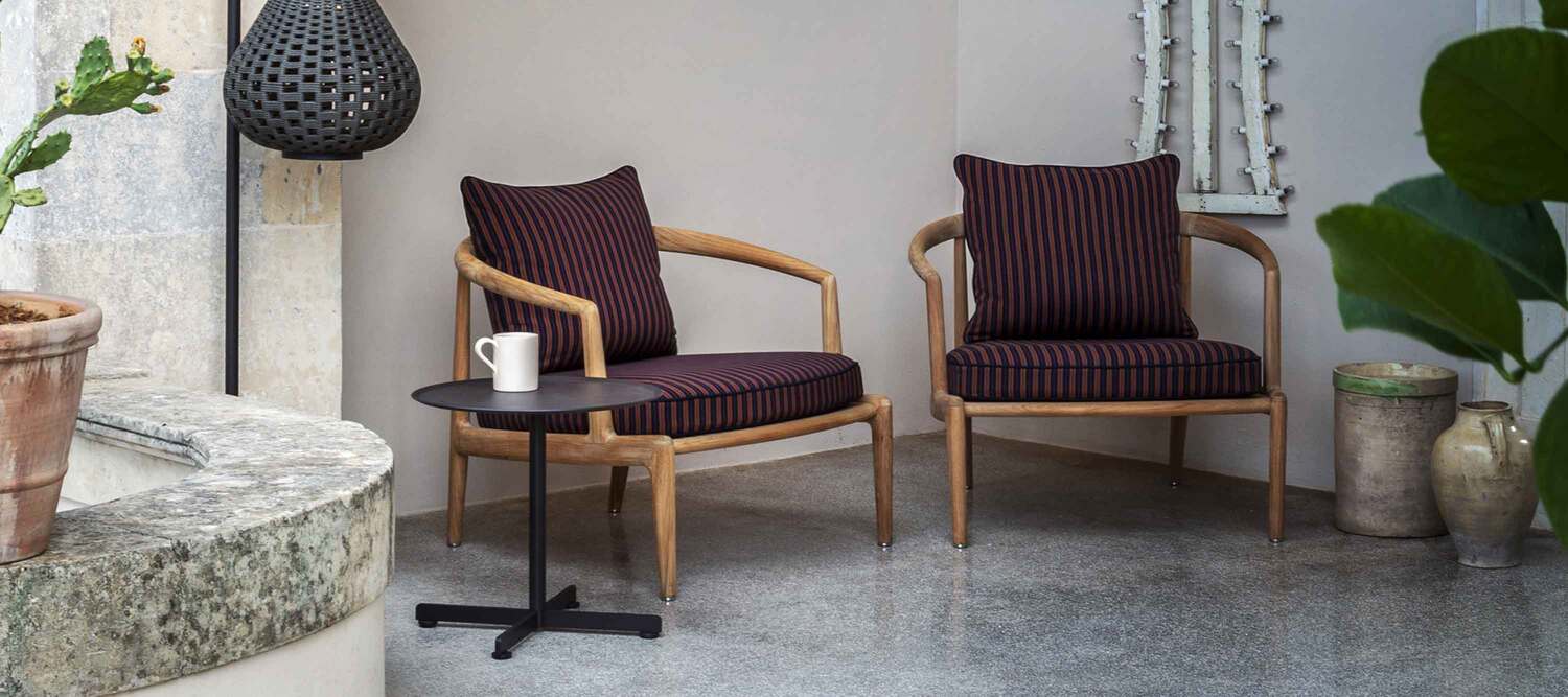 The Secret Garden | 扶手椅 Poltrona Frau The Secret Garden 扶手椅,Roberto Lazzeroni设计,自然柚木实木配米色与灰褐双色编织,可拆洗户外坐垫,意大利奢华户外工艺与设计