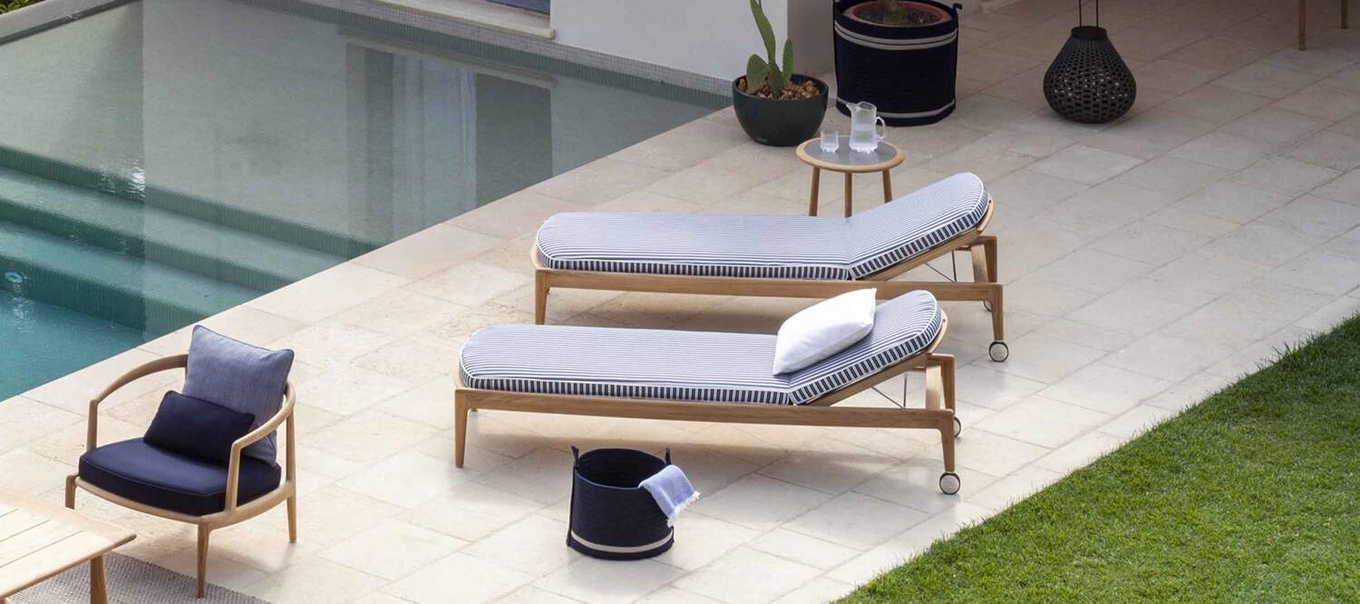 The Secret Garden | 日光浴床 Poltrona Frau的The Secret Garden躺椅,木质与织物结合,优雅现代的户外设计。