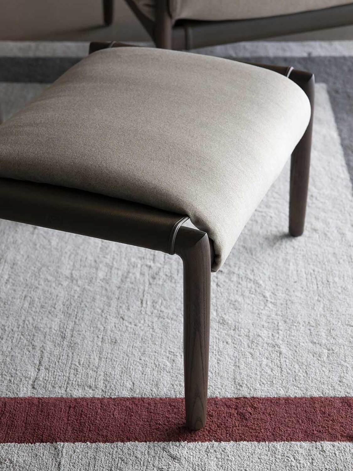 06 times lounge ottoman