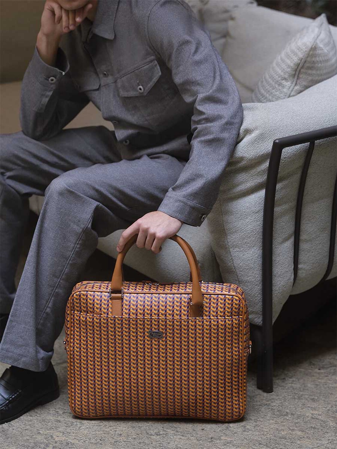 02 traveller collection laptop bag