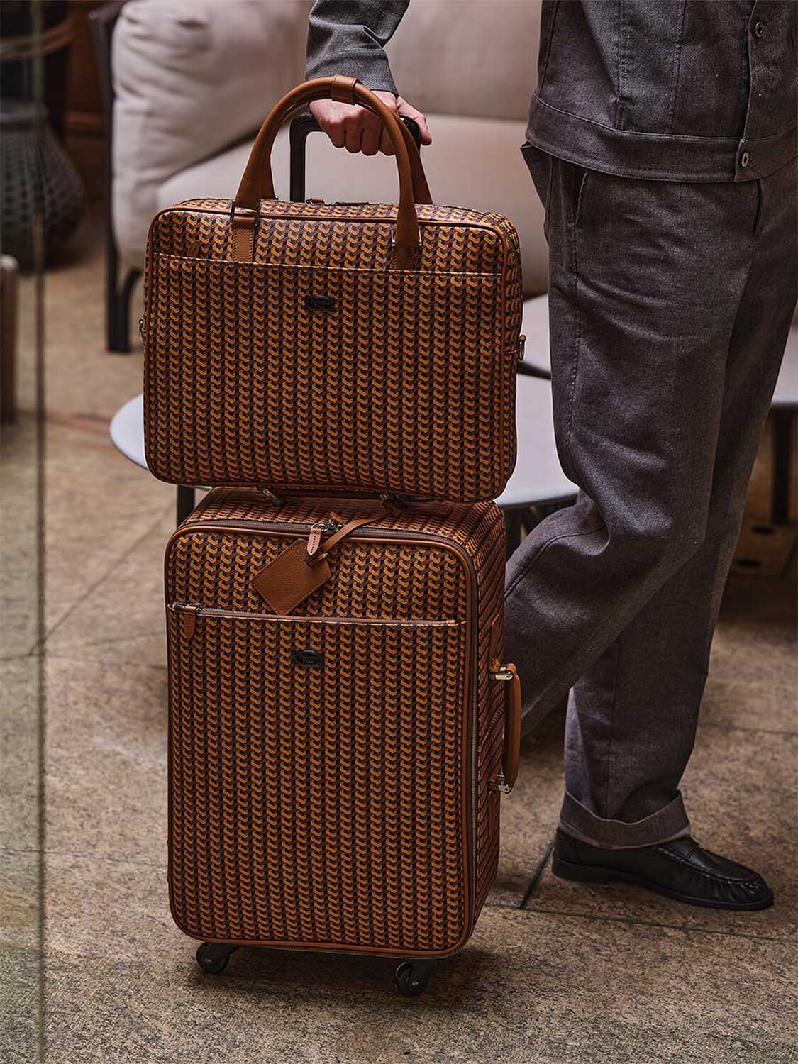 04 traveller collection laptop bag