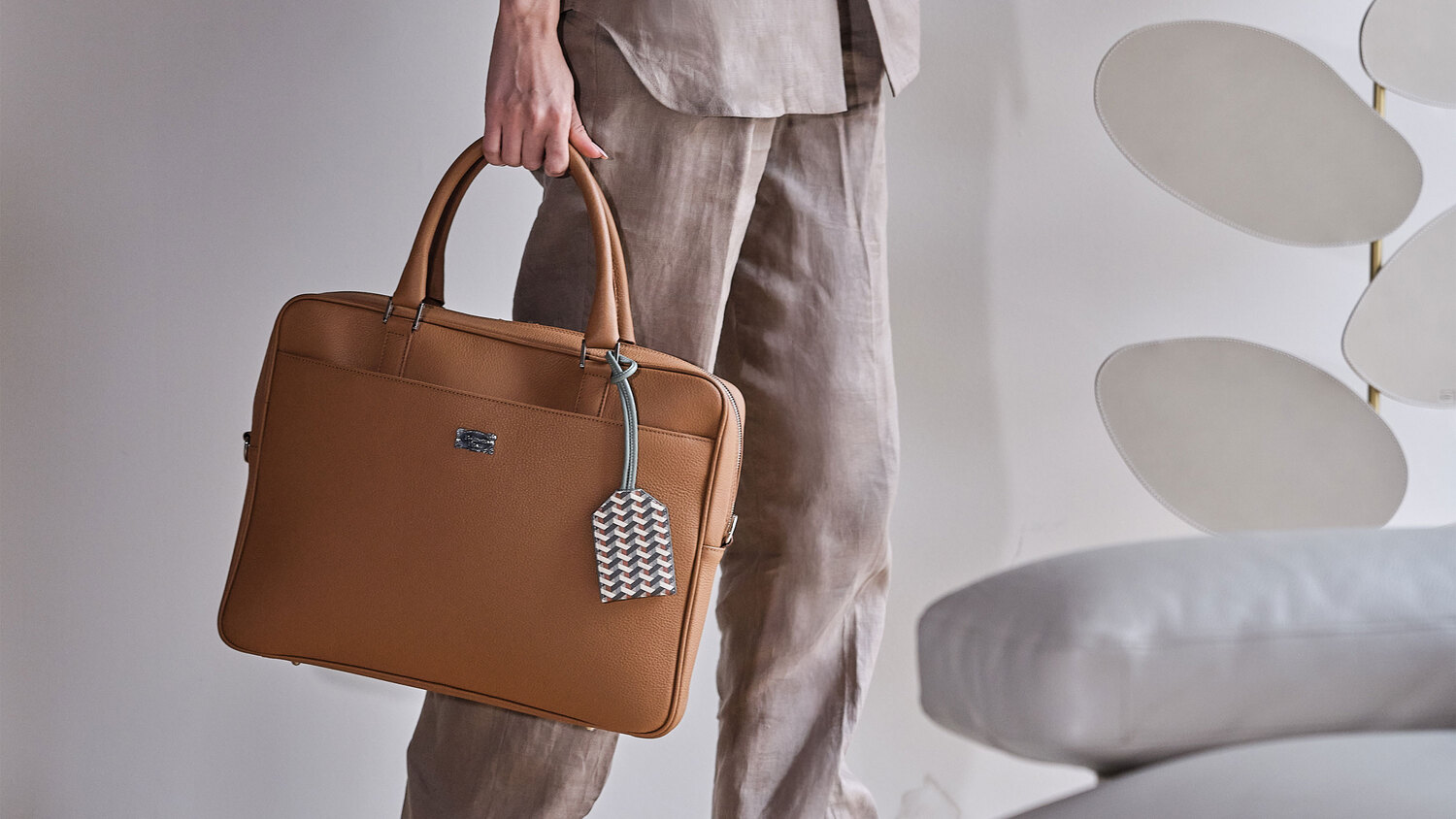 01 traveller collection laptop bag