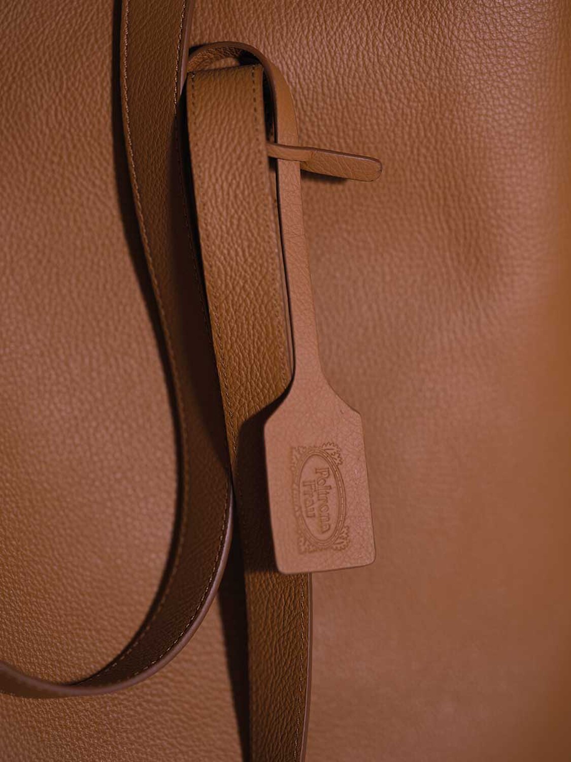 09 traveller collection tote bag