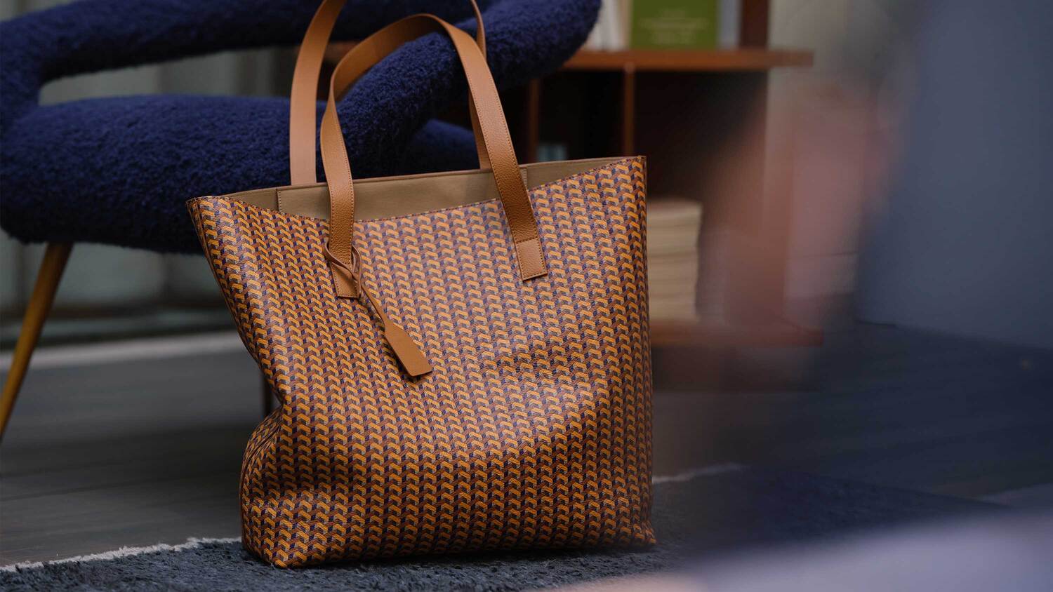 01 traveller collection tote bag