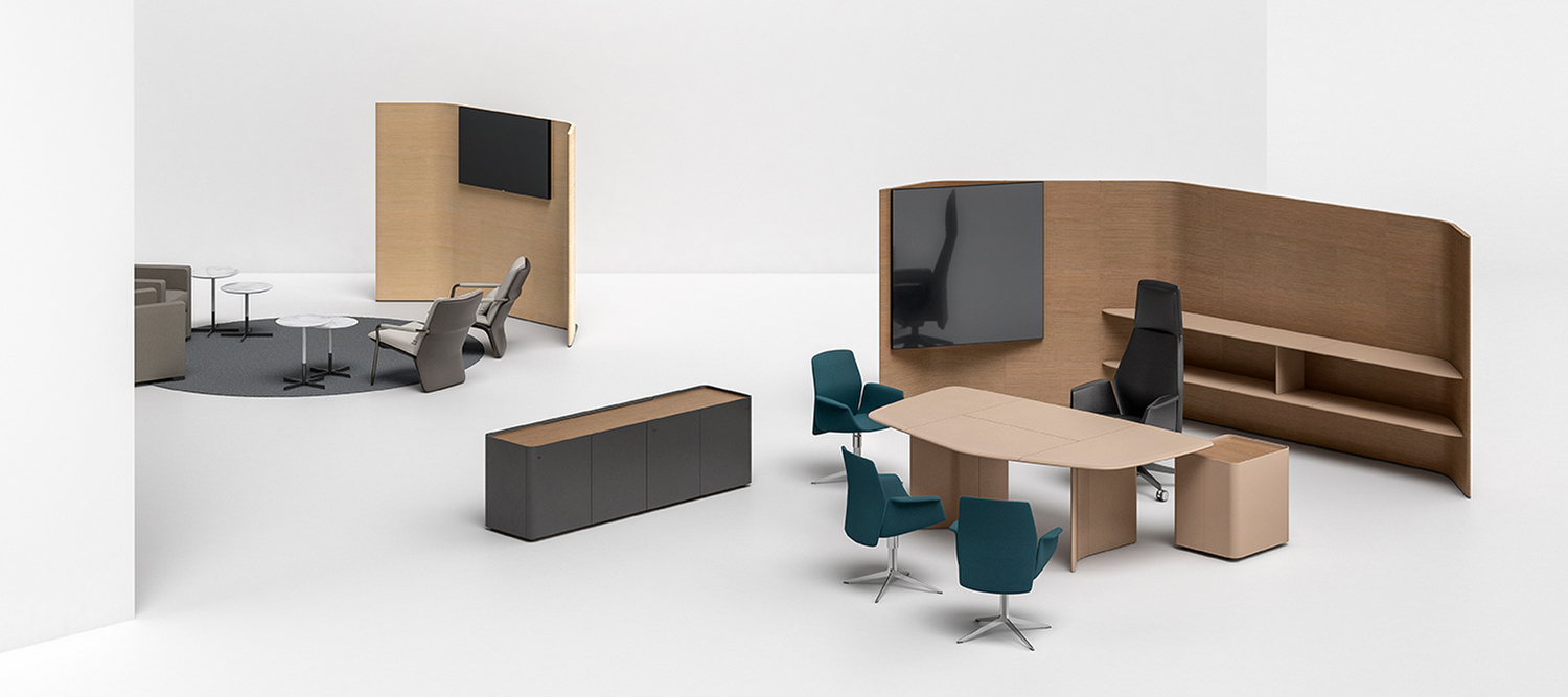 Trust | 橱柜 Trust Cabinet 储物柜,Poltrona Frau,橡木与 Pelle Frau® 皮革或 Saddle Executive,三门设计,意大利奢华工艺细节