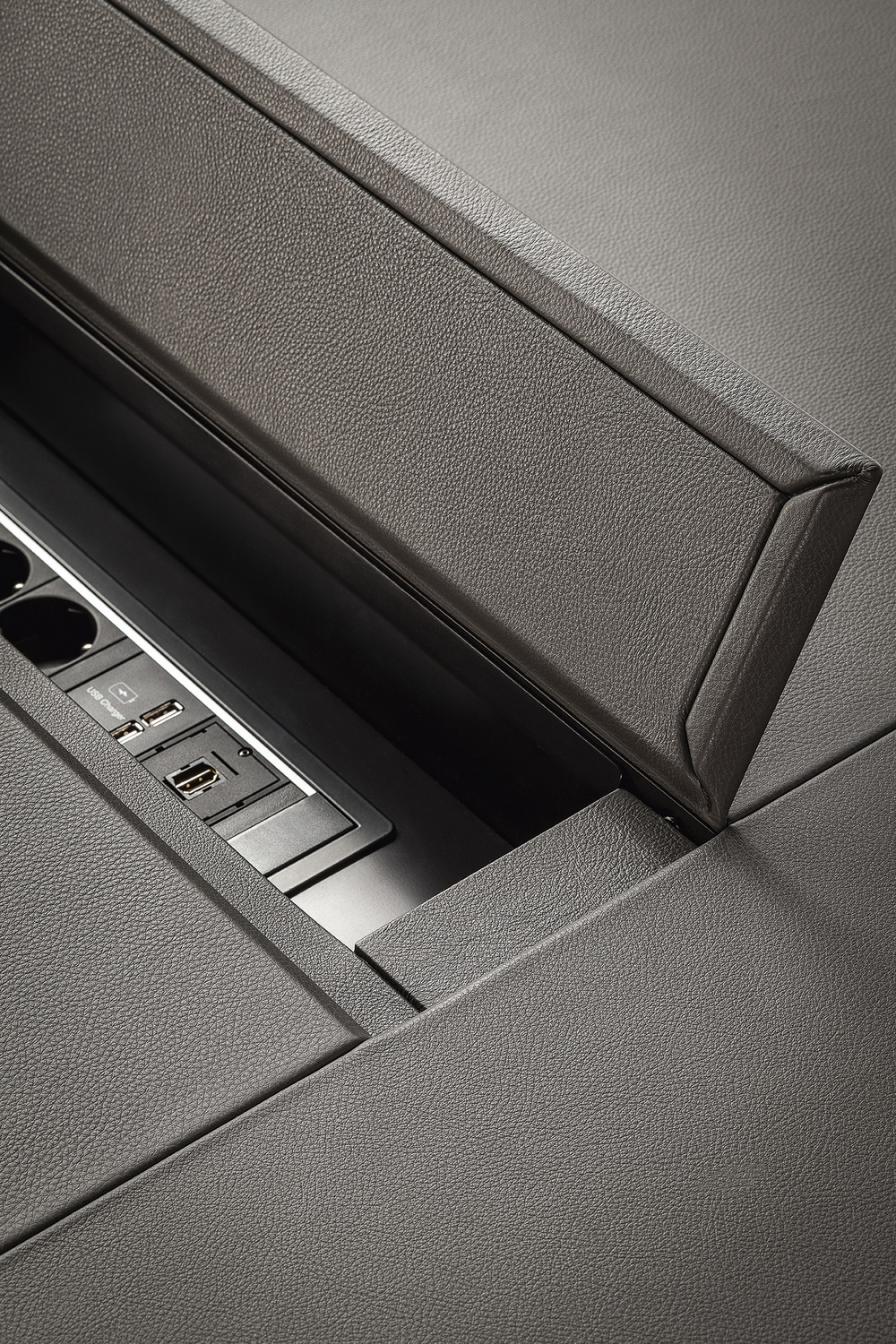 09 trust regular desk