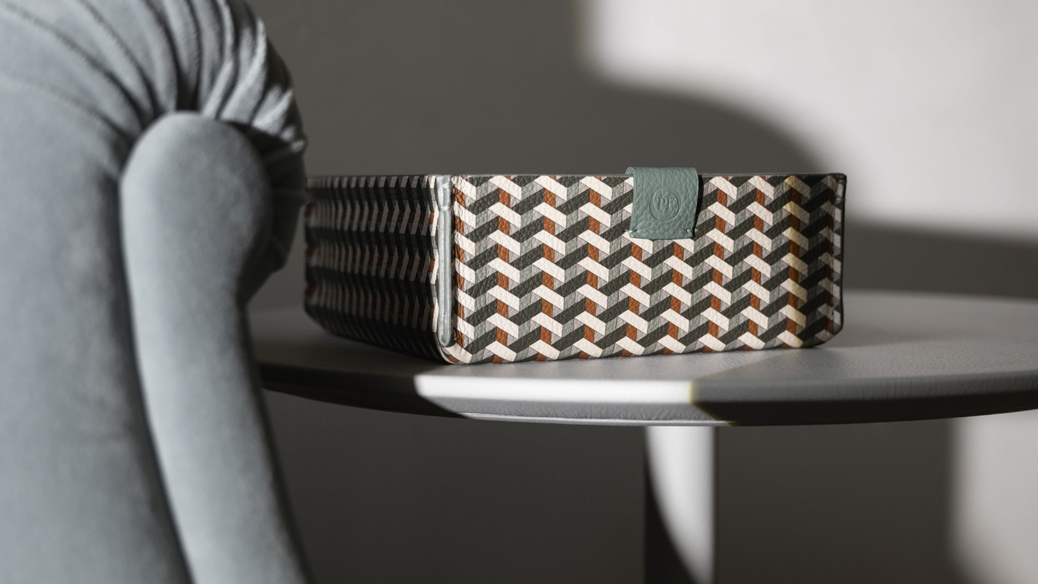 02 trusty leather change tray