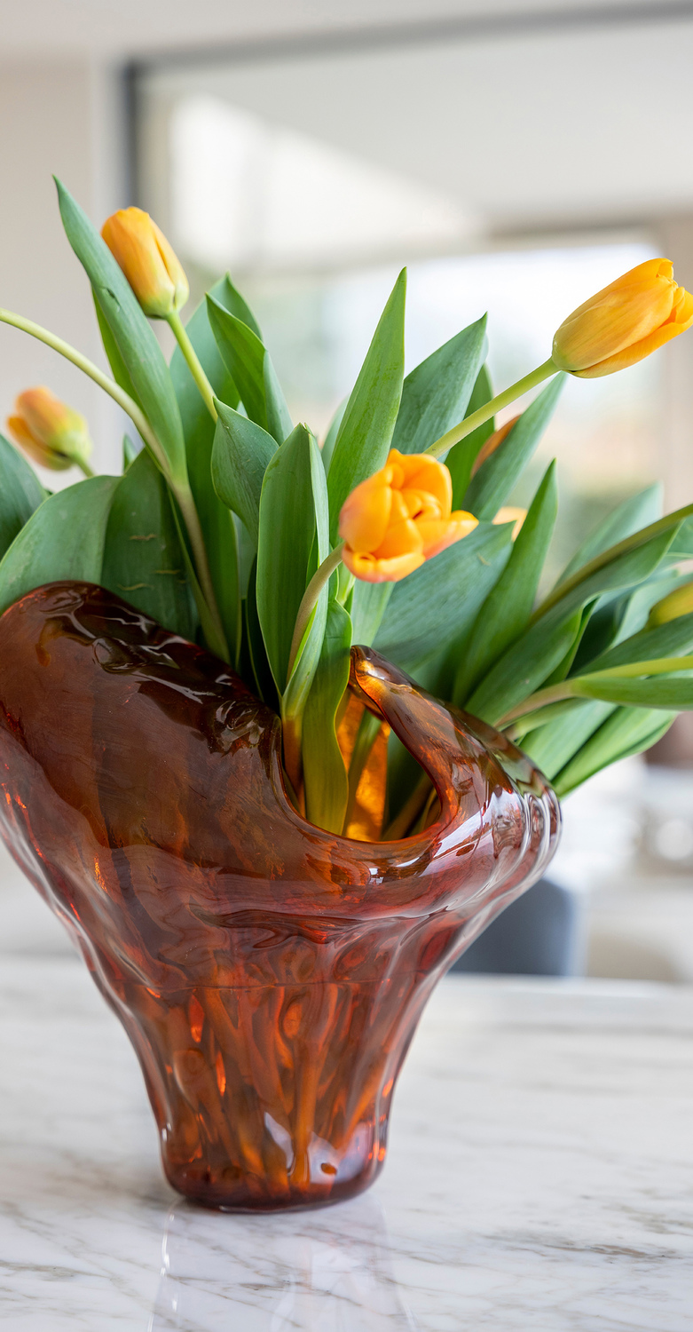 Water Illusion | 花瓶 Poltrona Frau的Water Illusion花瓶,設計靈感來自水紋律動。