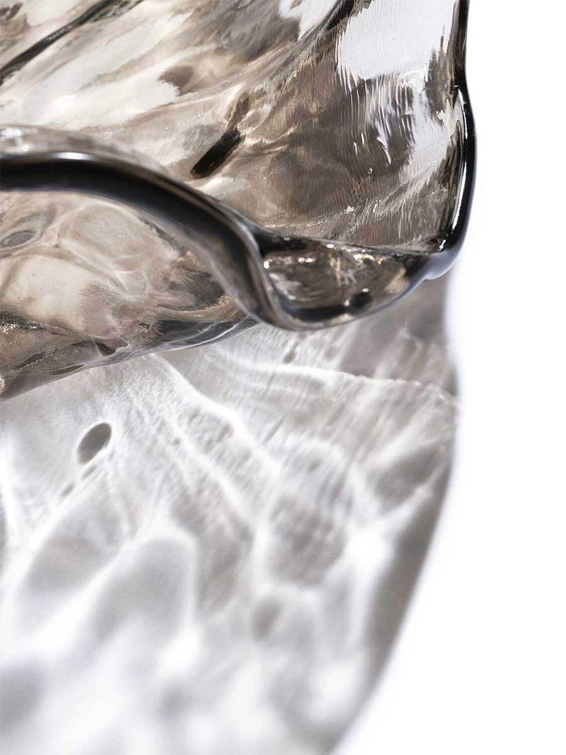 27 water illusion vase