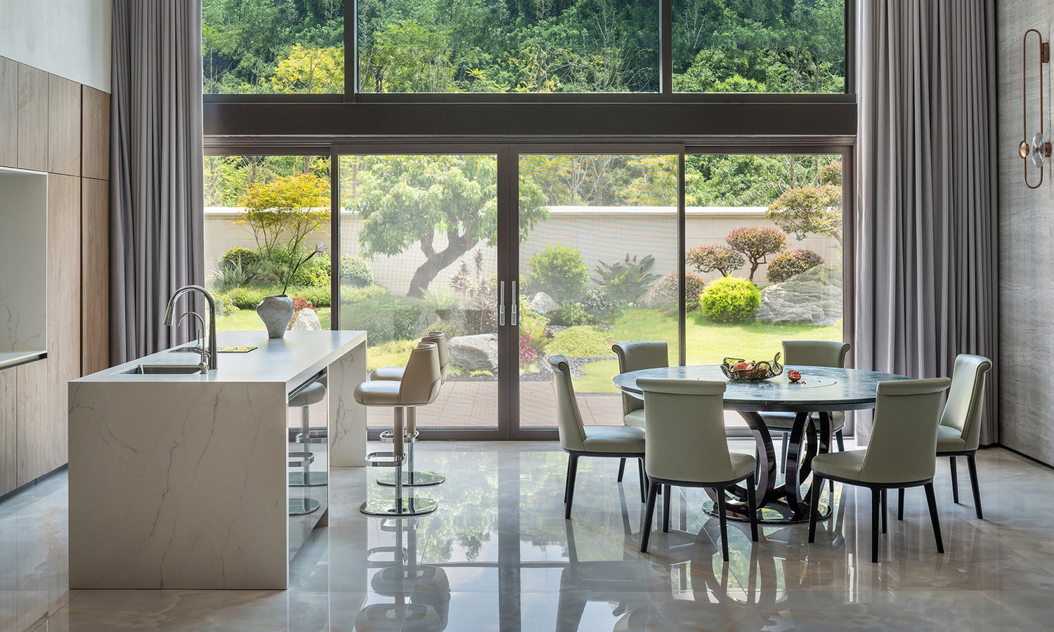 ANTEPRIMA The Loop dining